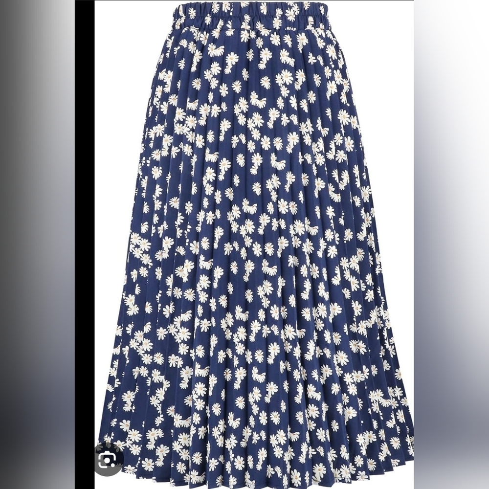 Chartou Navy Pleated Skirt Daisy Pattern Size L